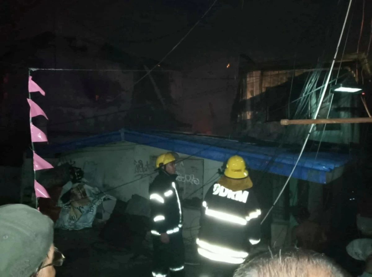 The fire in Barangay Buli, Muntinlupa on Aug. 16 (Photo from Aksyon Garantisado - Alagang Gutierrez on Facebook) 
