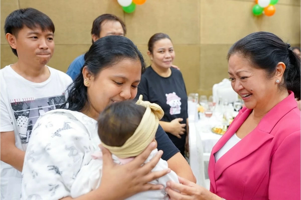 At the Apollo Hospital in Delhi, with one of the Filipino children undergoing a liver transplant.