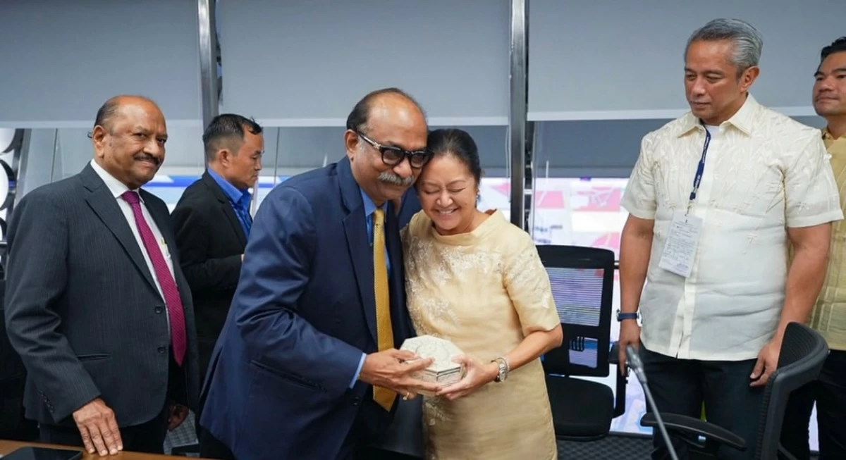 Much appreciation and love shown between Srinivas Bommidala, Chairman, Energy and International Airports, GMR Group, and our First Lady.