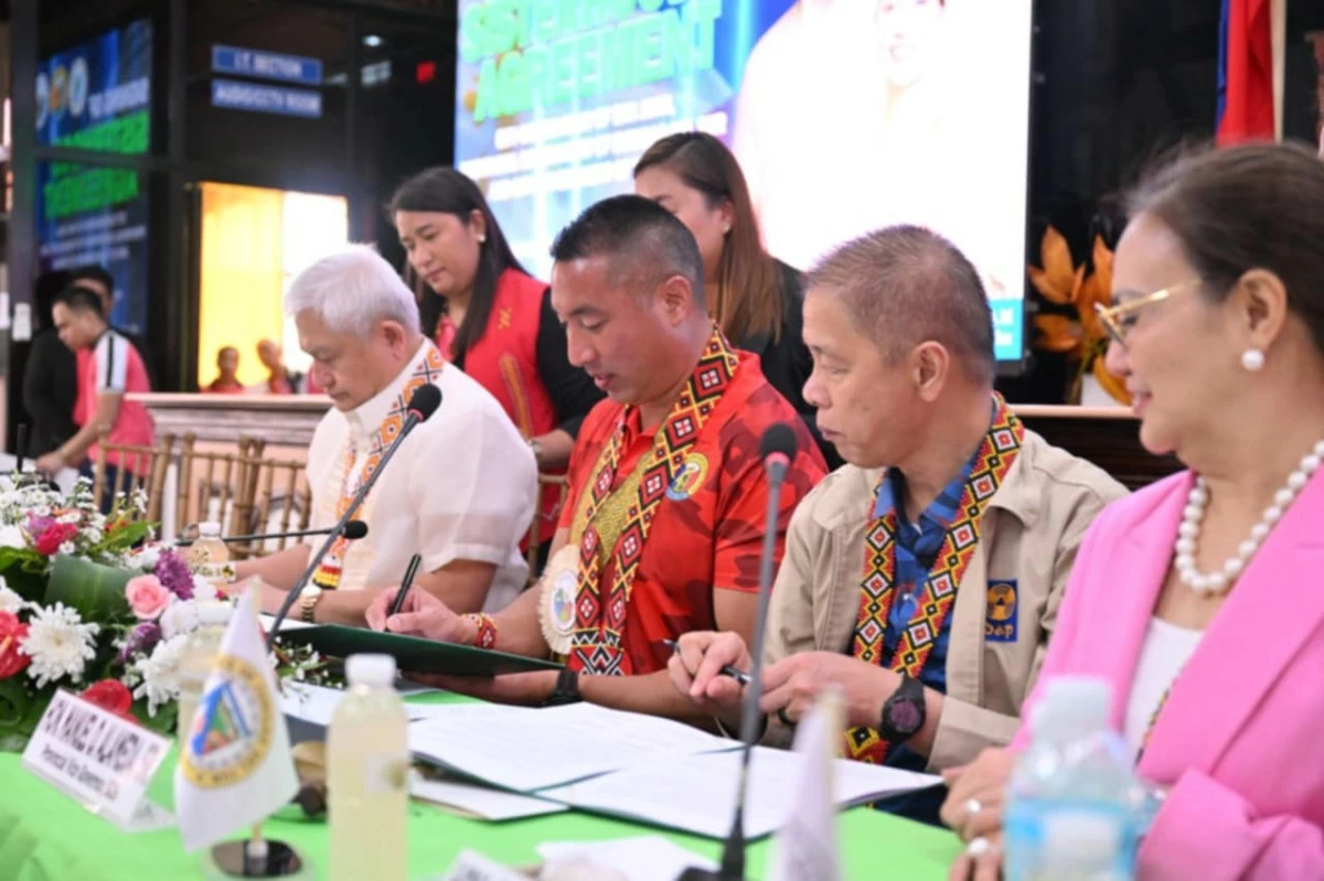 San Juan City Mayor and League of Cities of the Philippines National President Francis Zamora signs sisterhood agreements with the Province of Surigao del Norte, Surigao City, the Province of Surigao del Sur, and Tandag City.

From left to right: Surigao del Sur Governor Johnny Pimentel, San Juan City Mayor Francis Zamora, Vice Governor Manuel Alameda, and Tandag City Mayor Roxanne Pimentel.