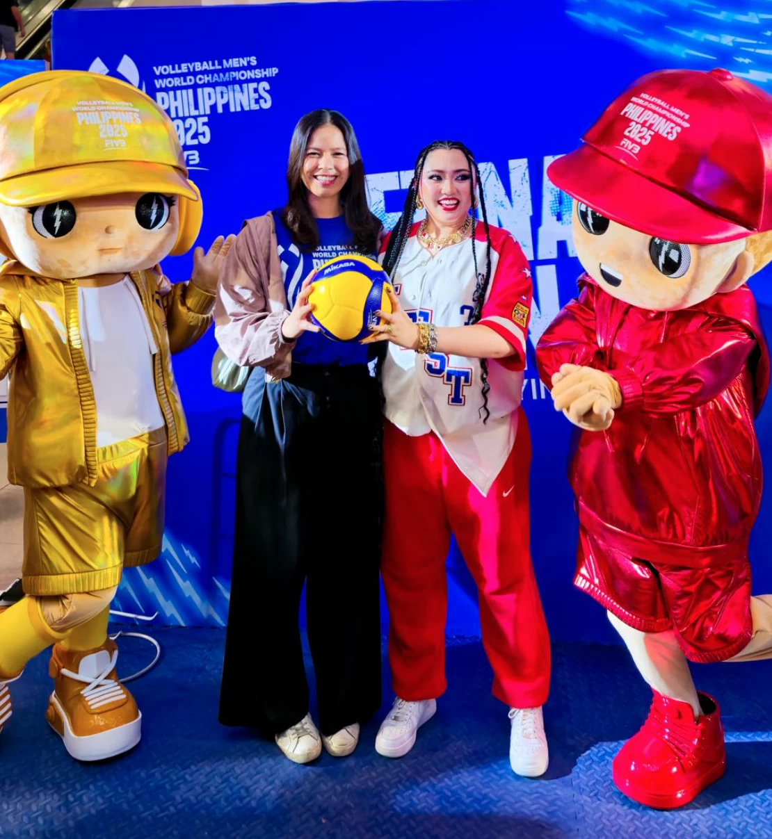 MEN’S world championship ambassador Eya Laure (second from left), Cebu pride Karencitta (third from left) and official mascots Kid Lat (left) and Kool Log regale the crowd at the SM Seaside in Cebu City. (PNVF Communications Photo)