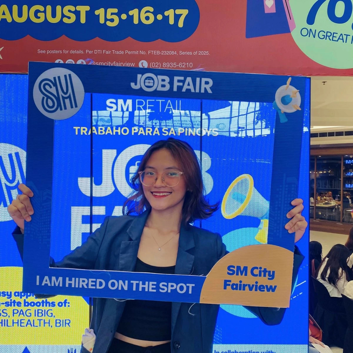 On-the-Spot Interviews – Applicants take part in initial interviews during the SM Group’s Biggest Job Fair of the Year, making the job search faster and more accessible.