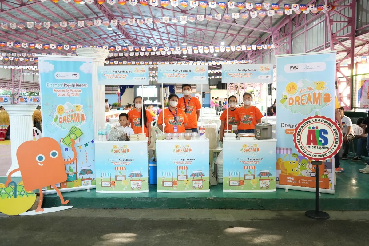 Group photo of It's My Dream program ALS Students from Pasay in their booths