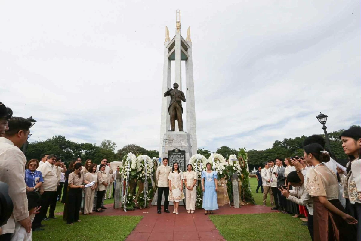 Quezon City Mayor Joy Belmonte, along with other local officials, led the wreath-laying ceremony at the monument of President Manuel L. Quezon at the Quezon City Memorial Circle on Tuesday, August 19, 2025, in commemoration of his 147th birth anniversary. (Santi San Juan)