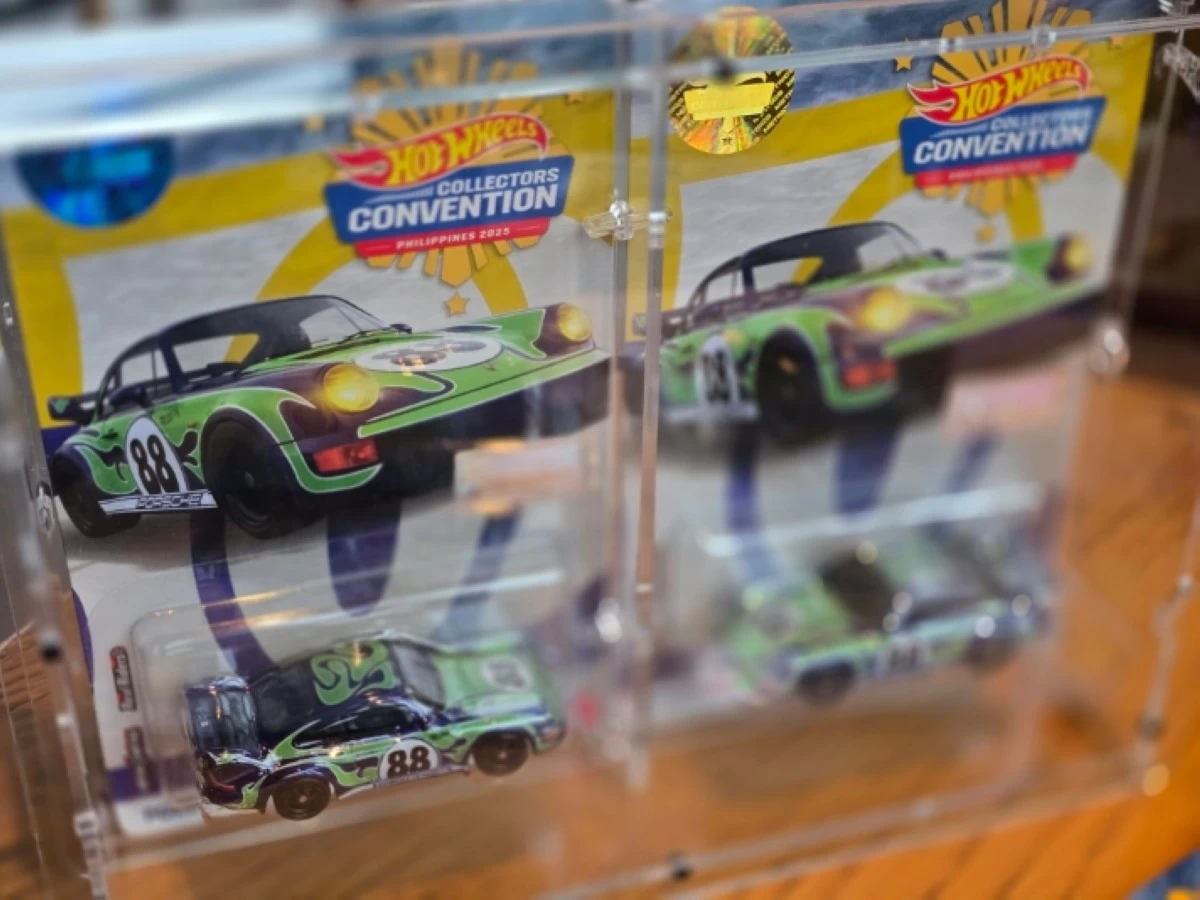 The Philippine Convention Car enjoys levels of rarity as indicated by the security seal. The left-facing packaging variant seen on the right is much rarer as it is porduced in smaller quantities.