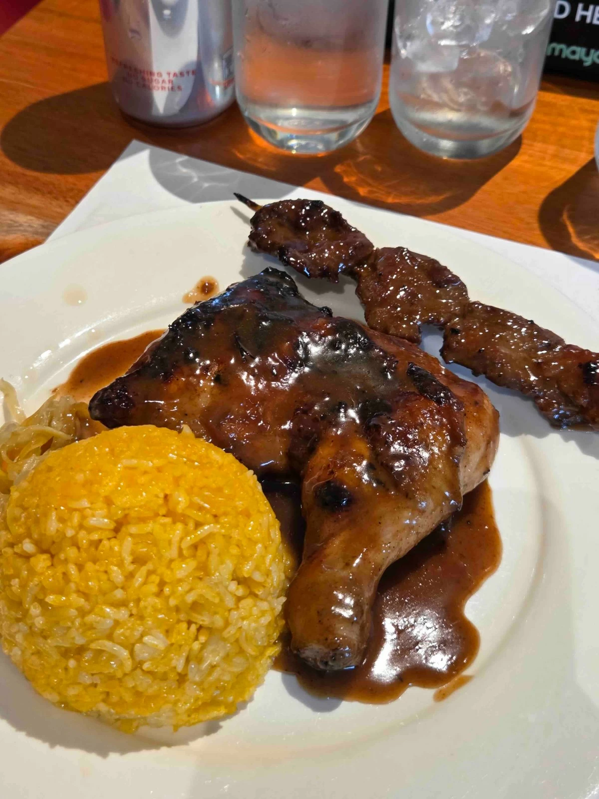 CLASSIC FAVORITE Bob’s classic chicken saté with peanut sauce and pork barbecue, a Bacolod institution celebrating 60 years.