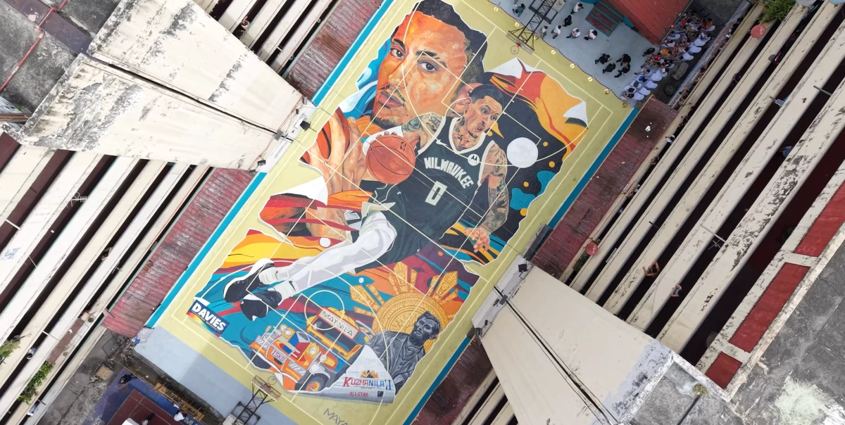 Local artists painted the mural on the basketball court (Courtesy of the Manila Public Information Office)