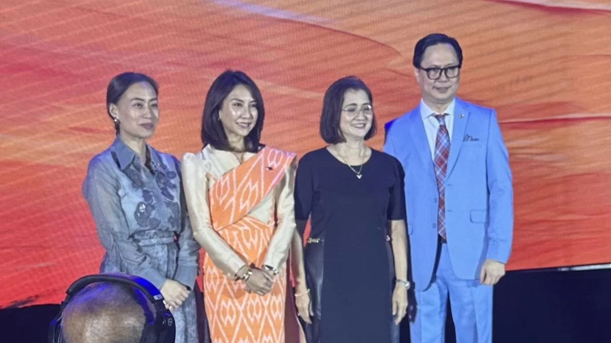 TPB COO Marga Nograles, DOT Secretary Cristina Frasco, Pasay City Mayor Emi Calixto-Rubiano, and SMX Convention Center GM Michael Albaño