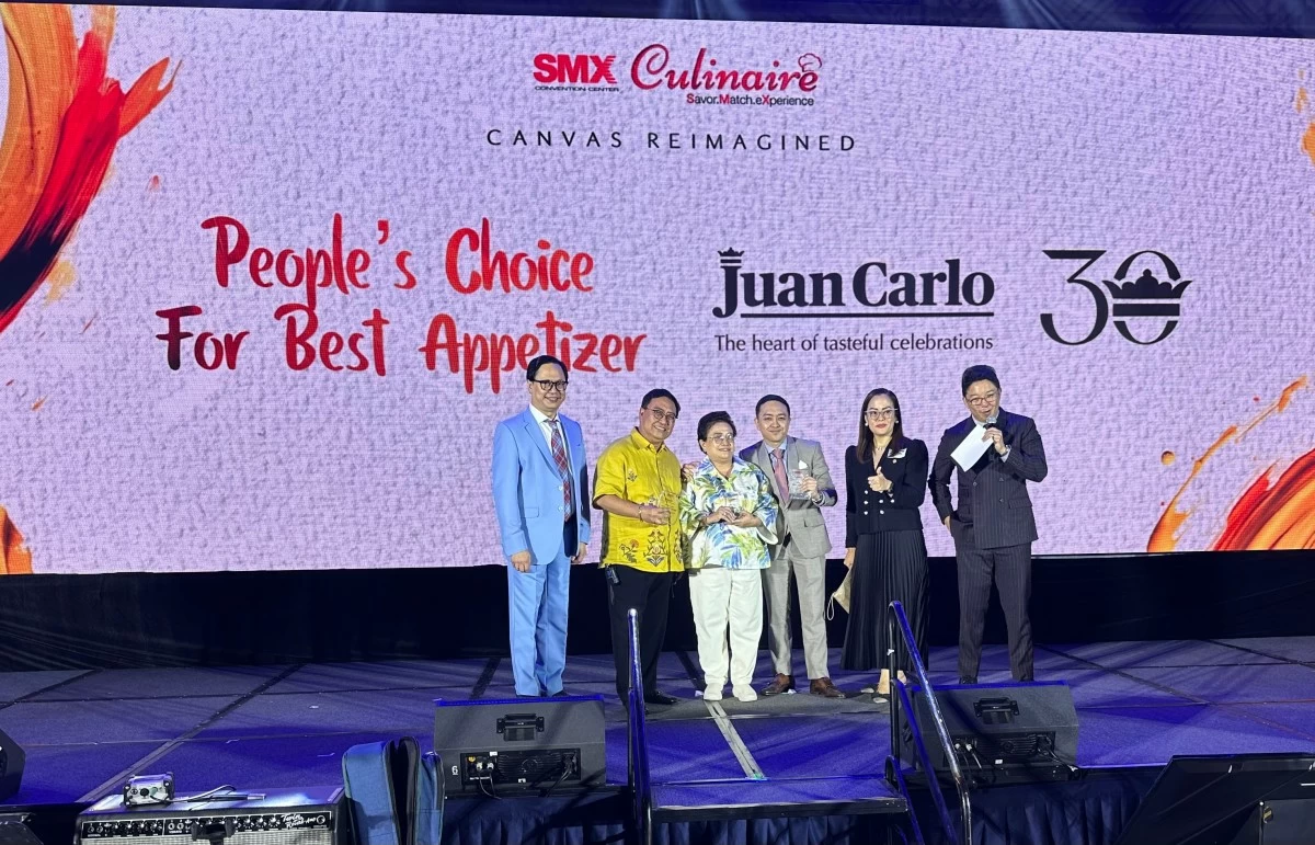The Del Rosario family of Juan Carlo receiving one of their awards