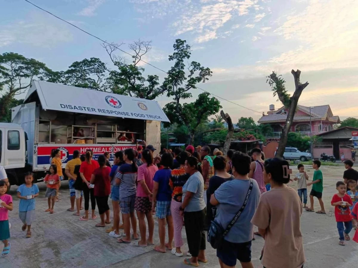 PRC mobile food trucks serve hot meals to Mt. Kanlaon evacuees in Negros, with more than 25,000 meals distributed throughout the relief mission. (Photo from PRC)