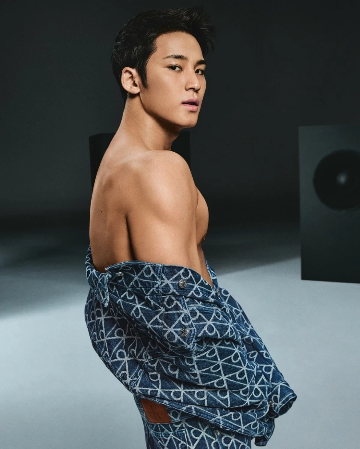 Mingyu (Instagram/Calvin Klein) 