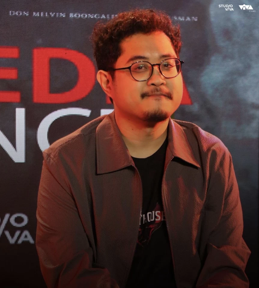 BEHIND THE CAMERA Nikolas Red