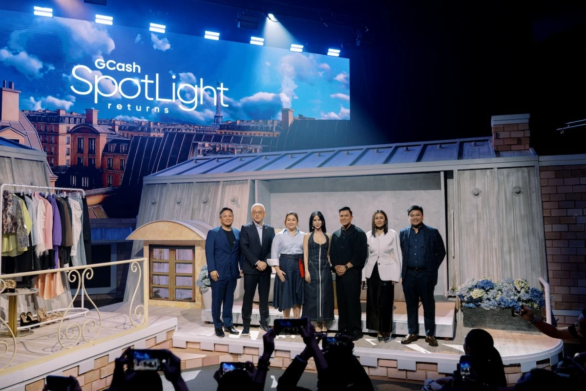 GCash president and CEO Renren Reyes, Ant International, Inc. CEO Peng Yang, Mynt president and CEO Martha Sazon, Heart Evangelista, GCash chief marketing officer Neil Trinidad, Pam Quinones, and GCash product innovation head Ferdie Perez