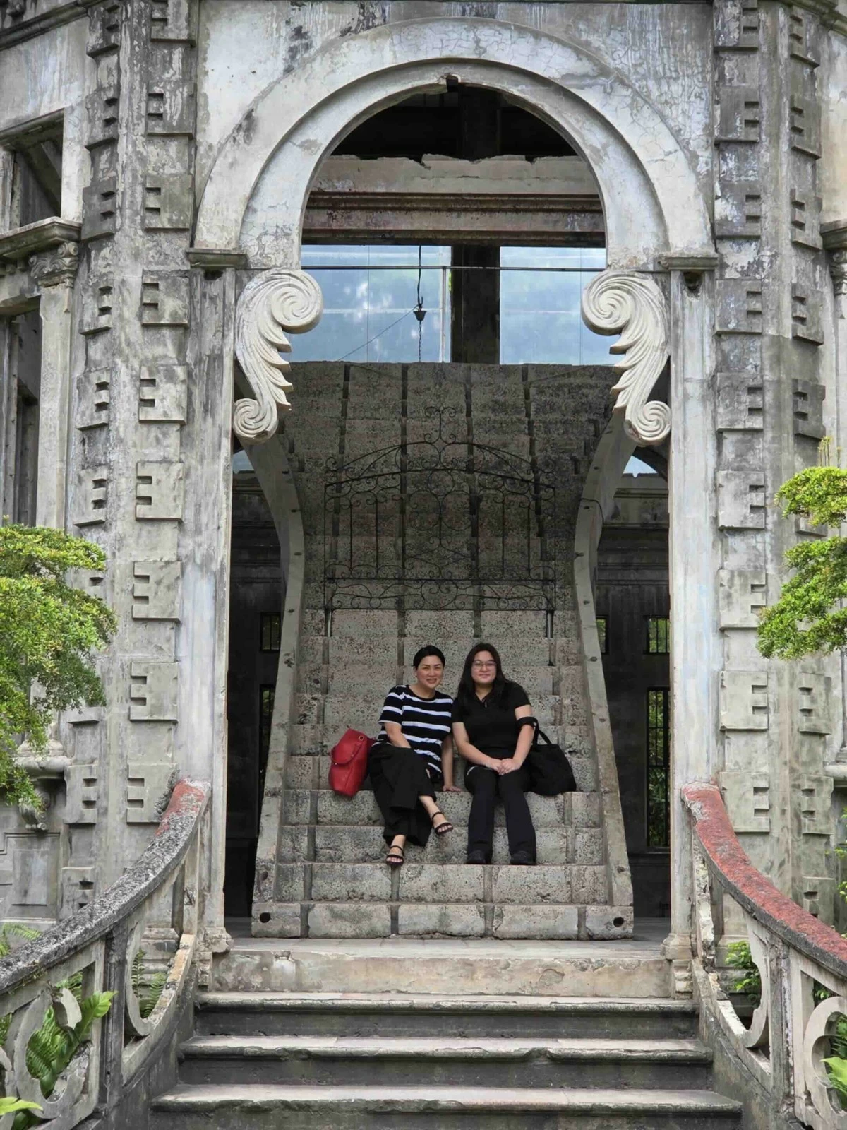 MOMENTS TOGETHER The author with her daughter Hailey seated at the base of a stairway inside The Ruins. ‪