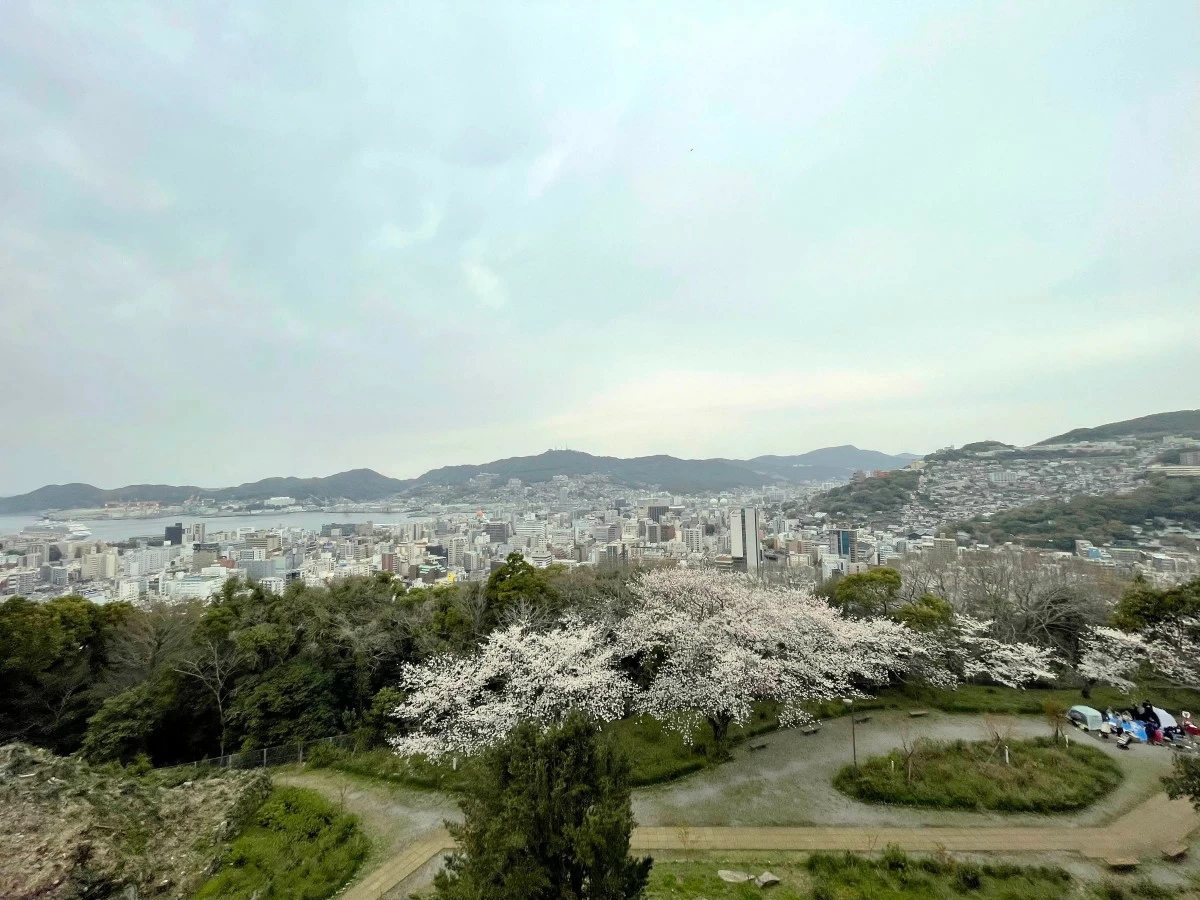 UP HIGH Mt. Kazagashira also offers a magnificent view of Nagasaki.
