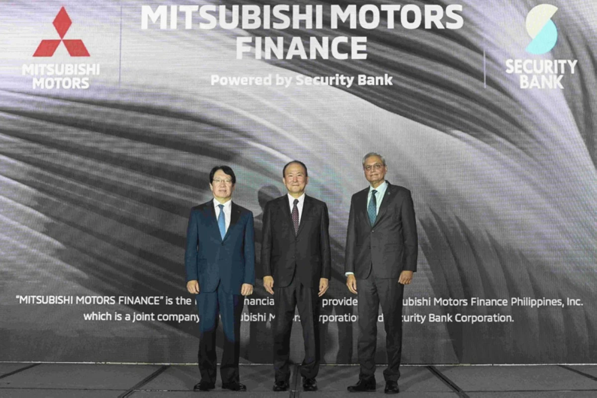 From left: Takao Kato, President & CEO of Mitsubishi Motors Philippines; Satoshi Nakano, President & CEO of MMFP; and Sanjiv Vohra, President & CEO of Security Bank.