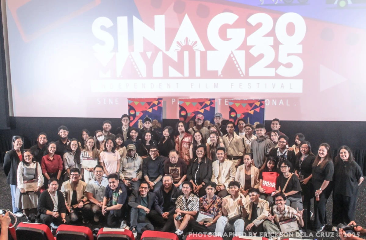 Wilson Tieng, founder of Sinag Maynila Film Festival, poses with the participants for this year's edition. (Images by Erickson Dela Cruz)