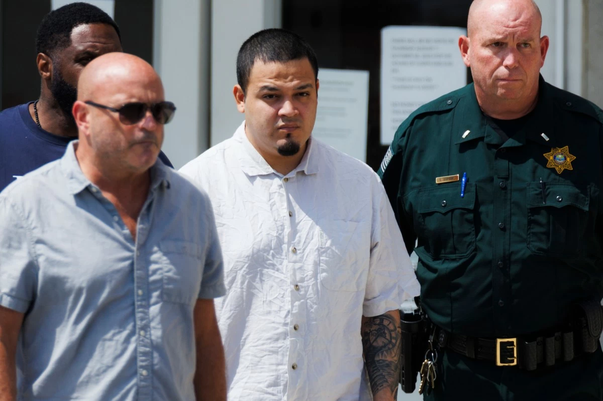 KILMAR Abrego Garcia (center) leaves the Putnam County Jail, Friday, Aug. 22, 2025, in Cookeville, Tennessee. (AP)