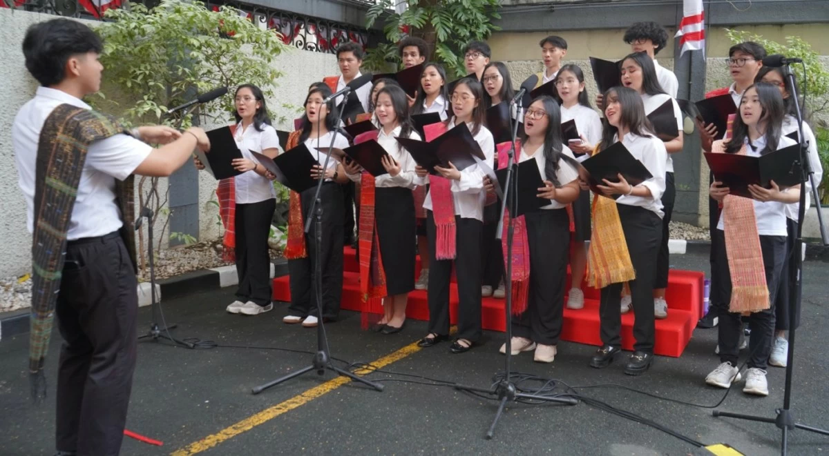 Indonesian Choir from the Adventist Universiry of the Philippines