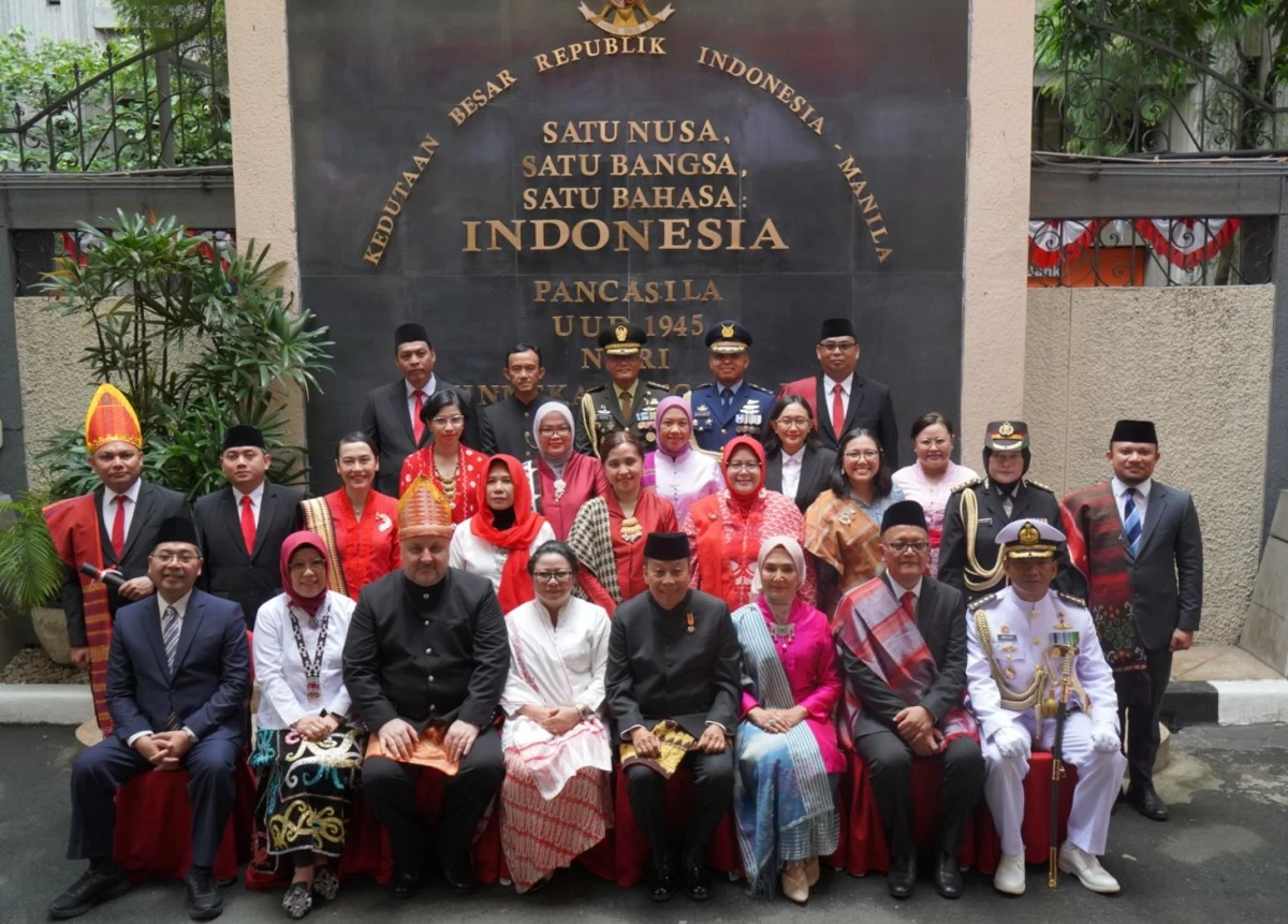 Indonesian embassy officials headed by Ambassador Agus Widjojo and Mme. Ranny Widjojo