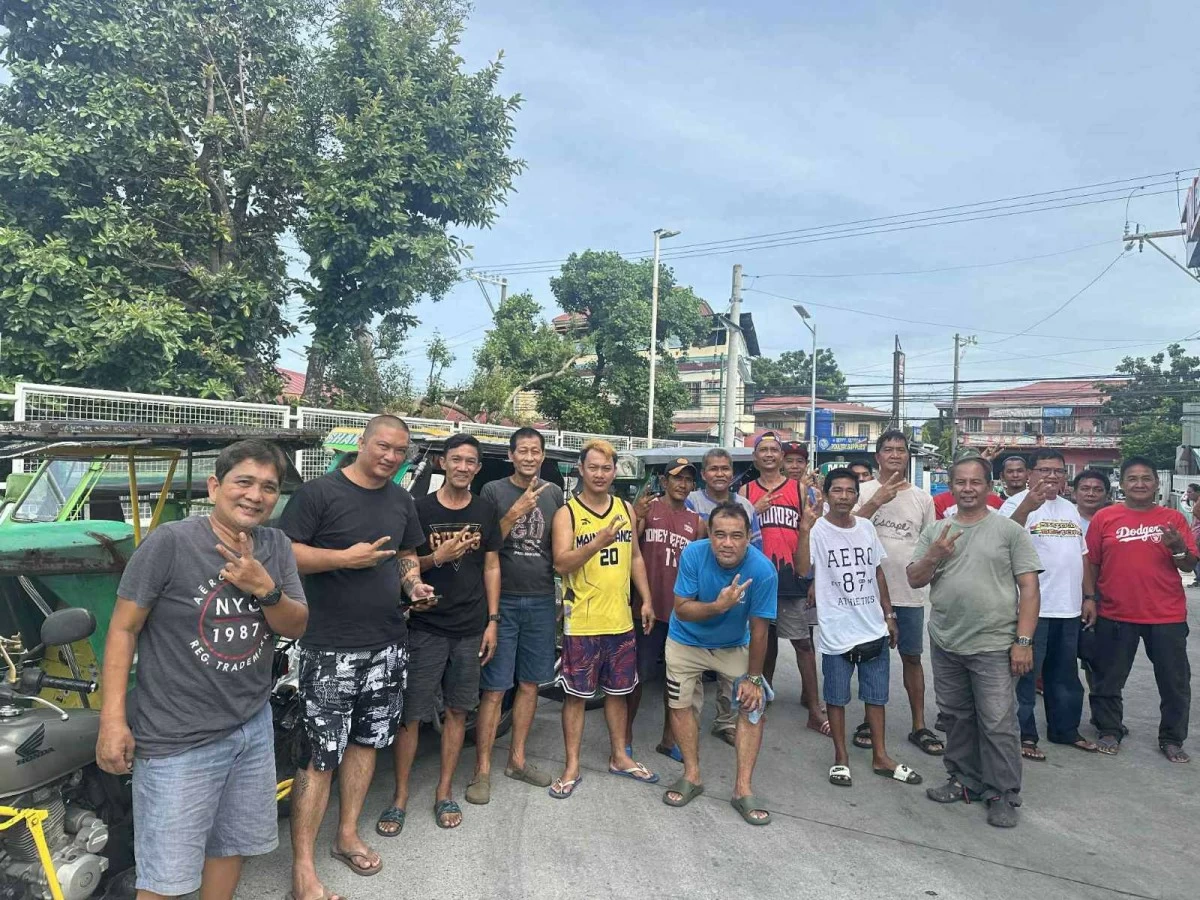 Tricycle drivers in Rosario, Cavite, were honored on National Heroes Day with free gasoline (Photo from Sid Samaniego/MANILA BULLETIN)