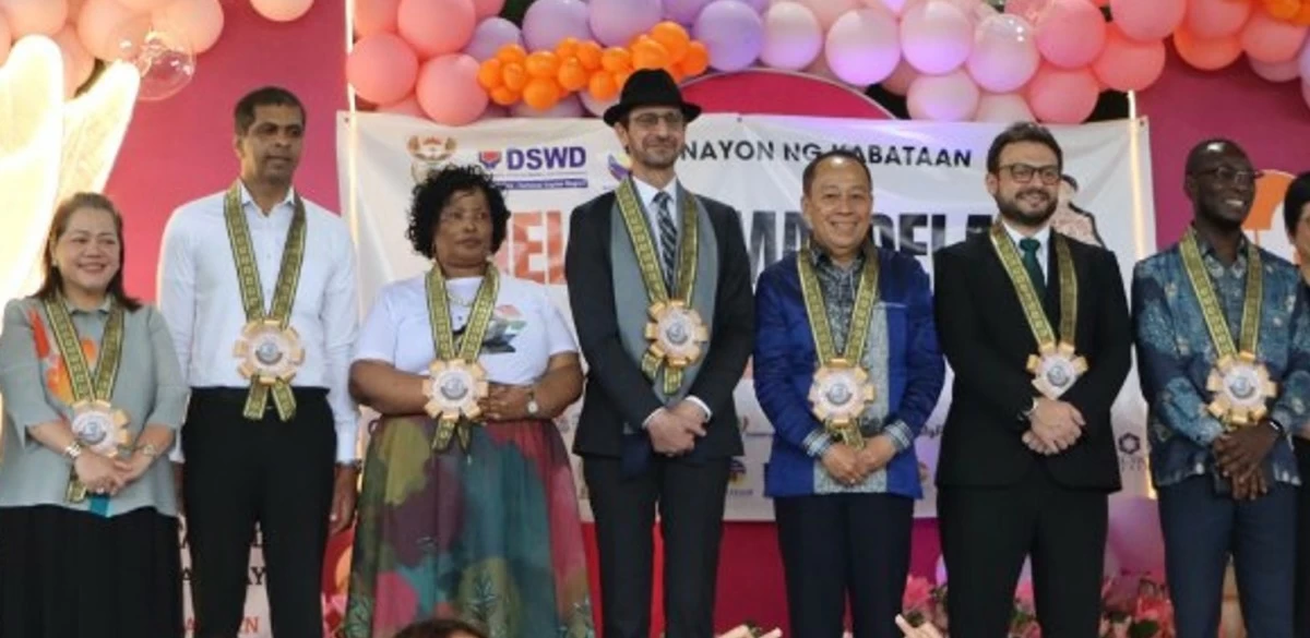 Supportive partners of the Mandela Project (from left): Foreign Affairs Assistant Secretary Germinia Aguilar-Usudan; Ambassador Chanaka Harsha Talpahewa of the Embassy of Sri Lanka; Ambassador B.N. Radebe-Netshitenzhe of the Embassy of South Africa; Ambassador Mounir Y.K. Anastas of the Embassy of Palestine; Ambassador Agus Widjojo of the Embassy of Indonesia; VFS Global Operations Manager Mhd. Omran Alhalabi; and Estevão Alberto, minister counselor of the Embassy of Angola.