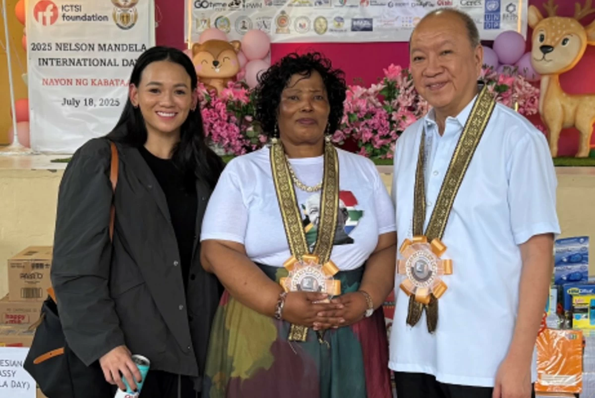 Ambassador B.N. Radebe-Netshitenzhe with Jesus Cham, president emeritus of the Meat Importers and Traders Association (MITA), and Carmela Layco of the MITA Secretariat. MITA donated meat products, yogurt and chest freezers to Nayon ng Kabataan.