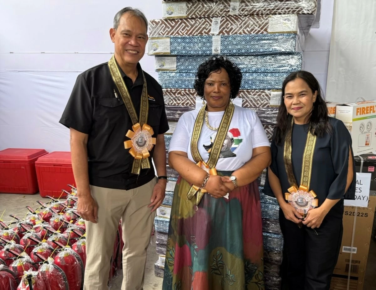 Ambassador BN Radebe-Netshitenzhe and Nayon ng Kabataan’s head Helen Pereyra with Apex Mining President  Louie Sarmiento who donated the fire extinguishers for the kids cottages