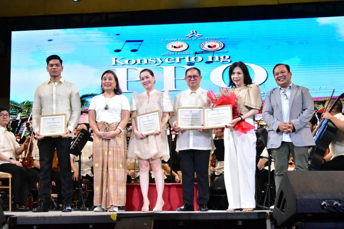 FOR THE ARTS From left: Arman Ferrer, Sen. Loren Legarda, Shiela Valderrama, Herminigildo Ranera, CCP president Kaye Tinga, and University of Antique president Dr. Pablo Crespo Jr. 