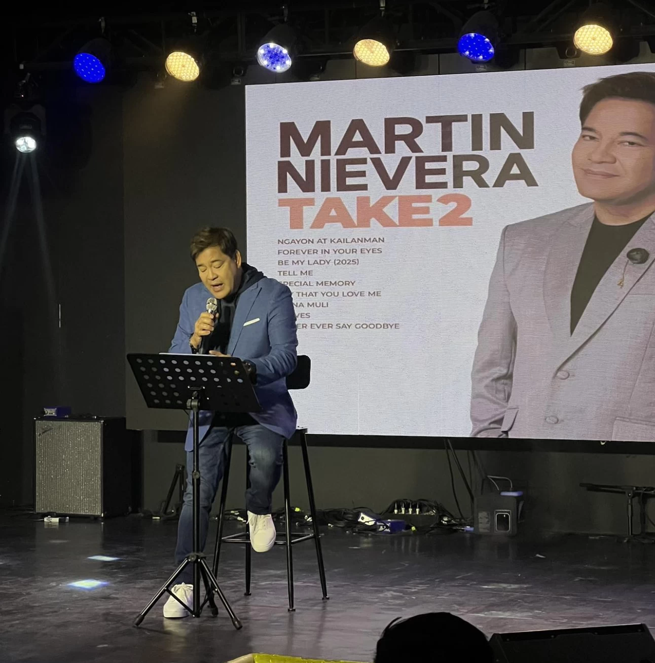 Martin Nievera performs some of the songs from his latest album 'Take 2', which is only available in vinyl format. (Viva Cafe)