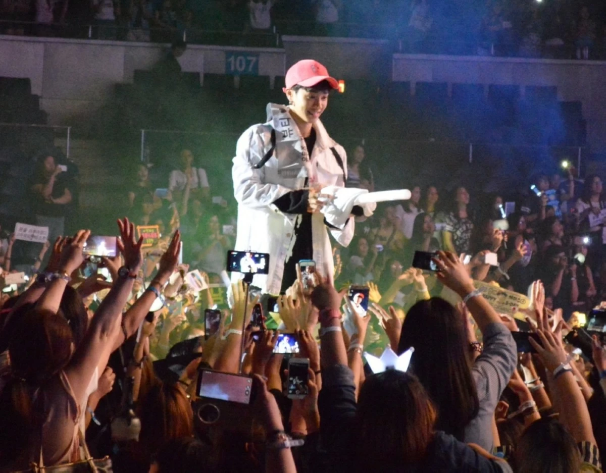 Beast (now known as Highlight) at their “1st Fan Meeting in Manila” at the Araneta Coliseum on March 19, 2016 (Jonathan Hicap) 