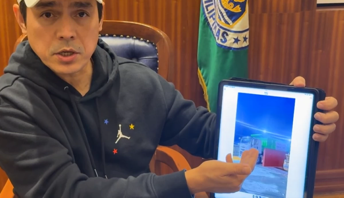 Mayor Isko, during his live broadcast, demonstrated the new garbage collection system (Courtesy of the Manila Public Information Office)
