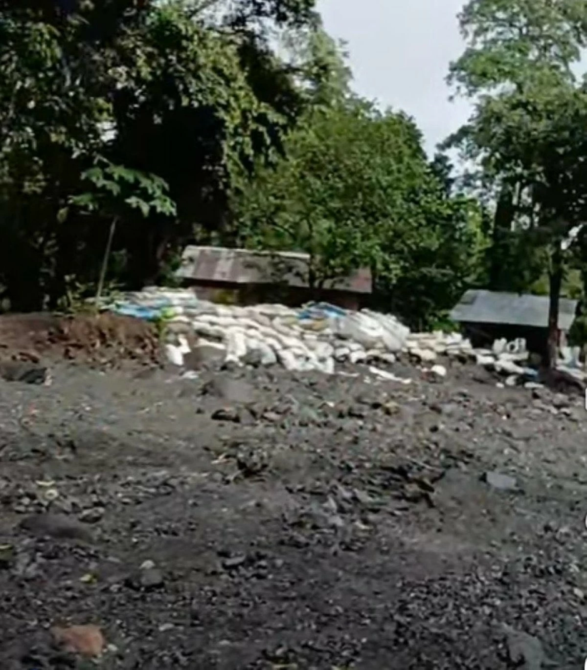 THE heavily-silted Bagacay and Tamburong Creeks in Barangay Biak na Bato, La Castellana, Negros Occidental. (Screengrab from Remuel Lajo video)

