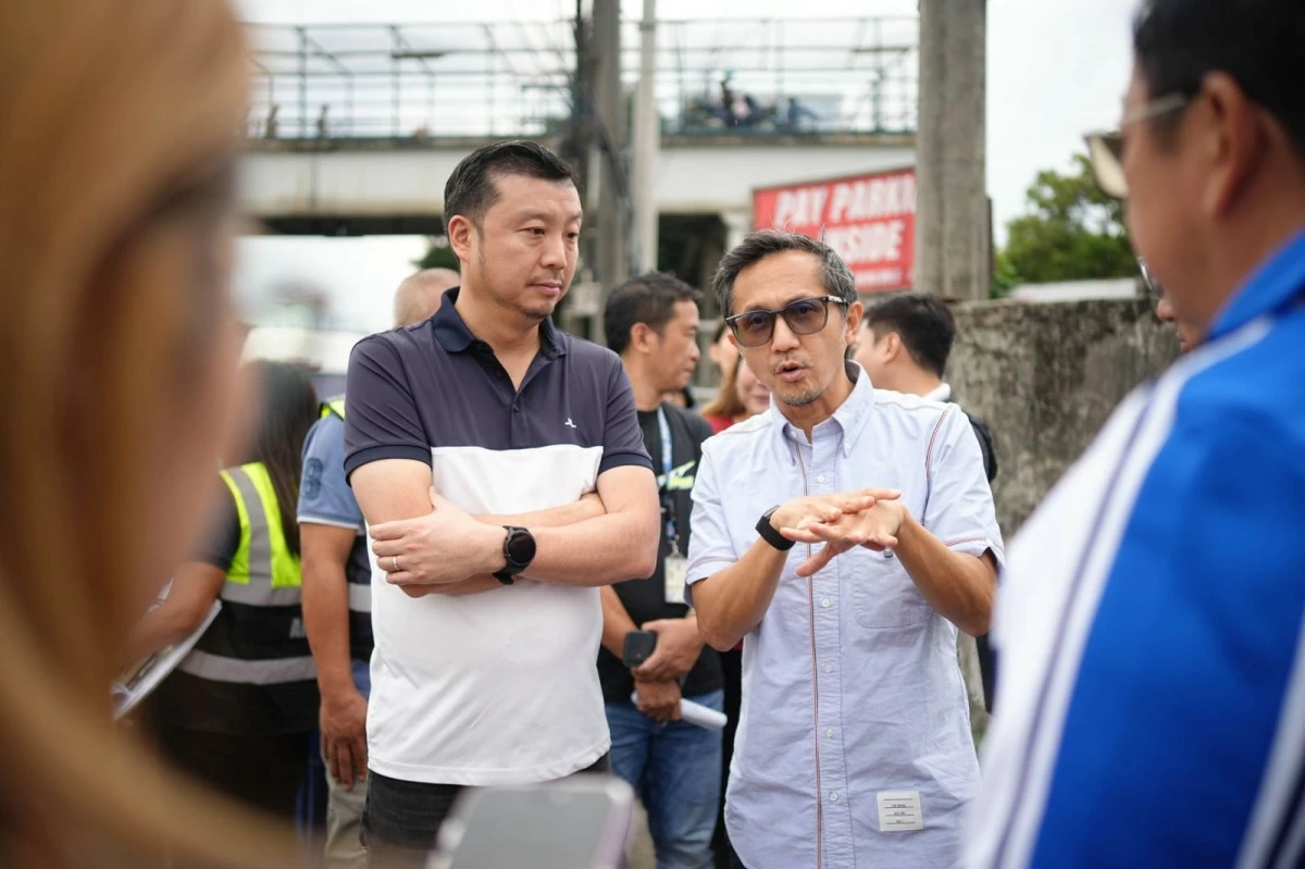 Mayor Weslie “Wes” Gatchalian along with DOTr Secretary Vince Dizon, representatives from DPWH, and NLEX Corporation conducted a site visit on Wednesday, Aug. 27, to assess progress and identify challenges in the cleanup operations. (Photo from Valenzuela City Government)
