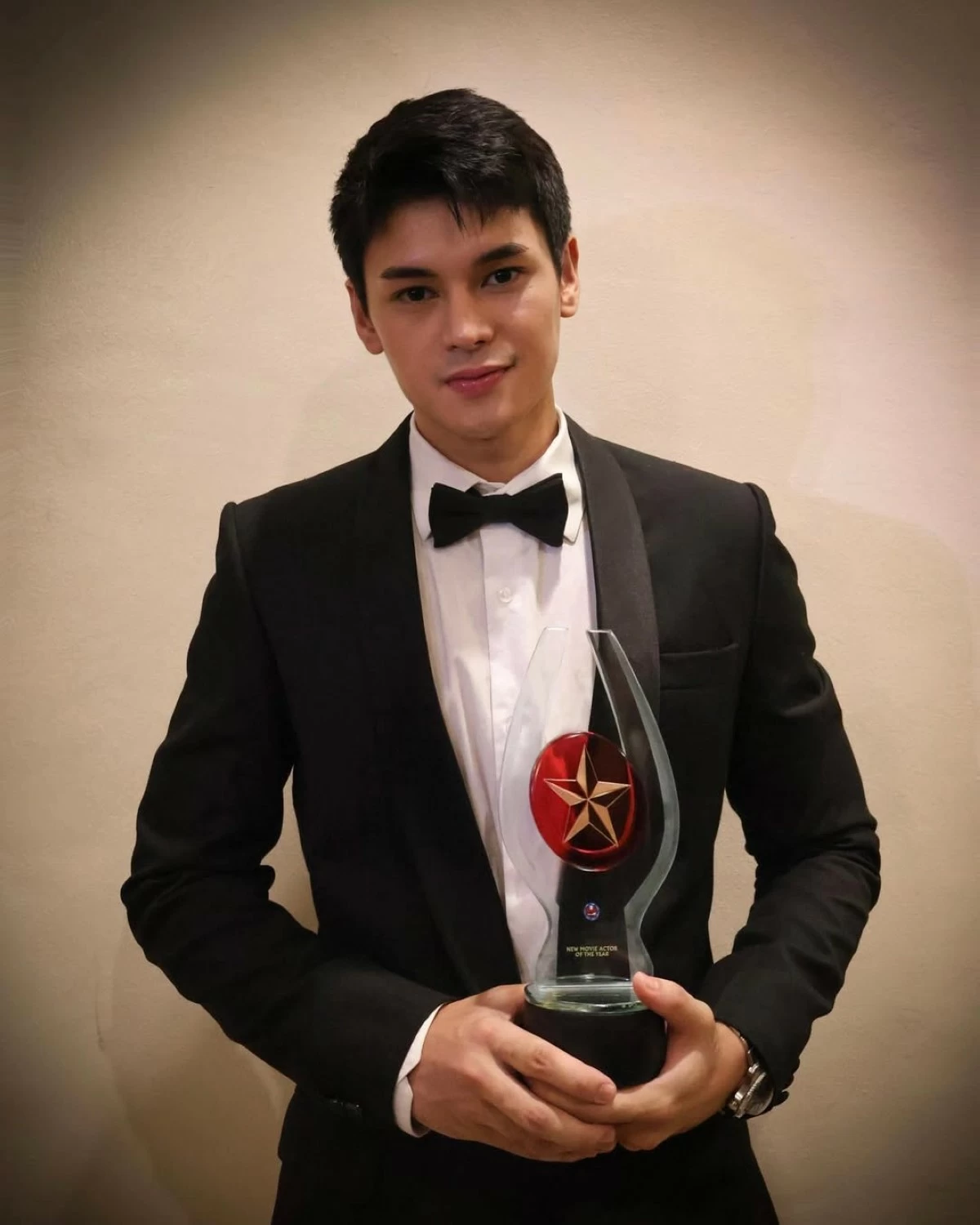 Dustin Yu wins New Movie Actor at the 40th PMPC Star Awards for Movies.