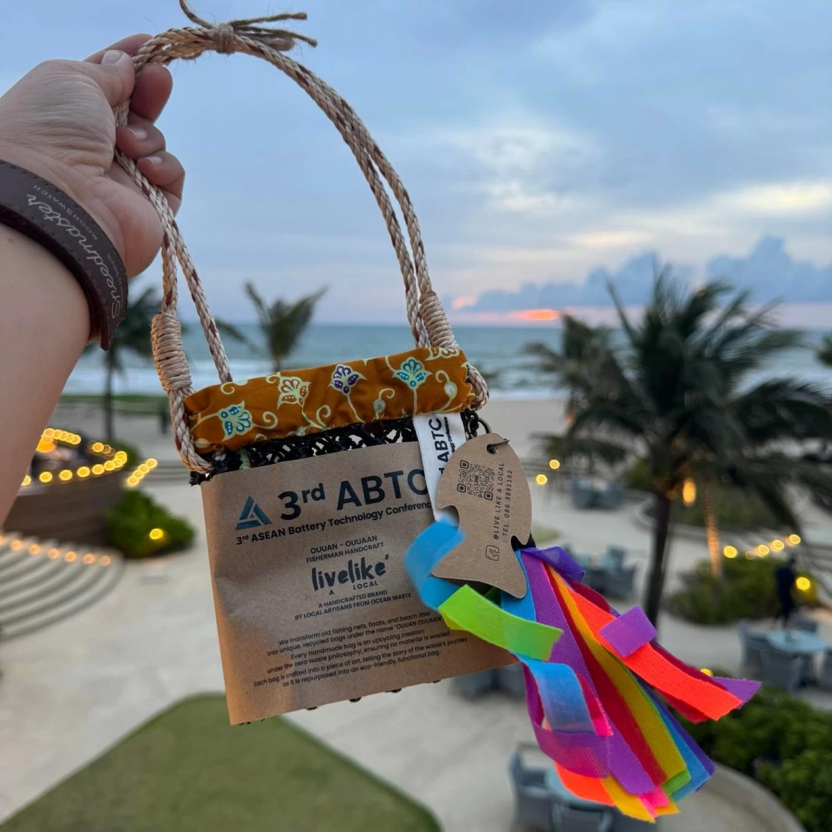 As described by Dr. Pimpa, President of TESTA (Thailand Energy Storage Technology Association), in keeping with this year’s theme of sustainability, the giveaway token at the pre-event dinner was thoughtfully crafted from recycled fishing nets—materials often left behind unintentionally by fishermen. This handcrafted item symbolizes a commitment to upcycling ocean waste and supporting eco-friendly initiatives at the 3rd ASEAN Battery Technology Conference.