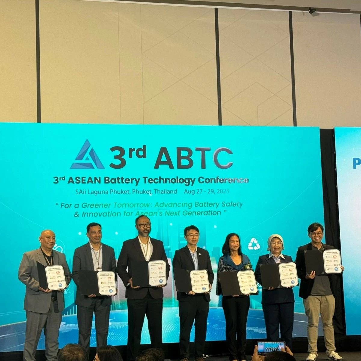 Leaders from across ASEAN proudly showcase the signing of eight strategic MOUs, strengthening collaboration and innovation in battery technology. The Philippines, actively involved since the conference’s first year in 2023, continues to play a key role in driving regional cooperation toward a safer, greener energy future for ASEAN.