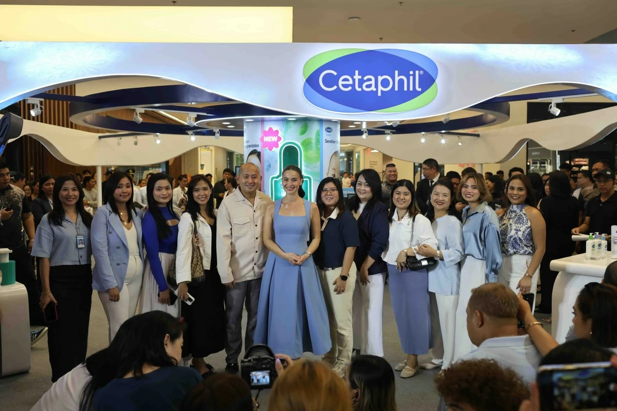 Anne Curtis-Smith, together with the SM Beauty and Watsons team