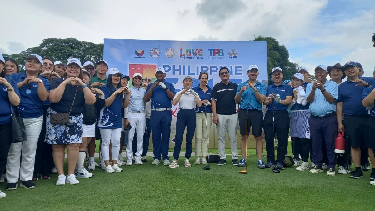 Tourism Secretary Christina Garcia-Frasco (center) is joined by foreign envoys, national and local officials, and private sector leaders during the launch of the Philippine Golf Experience program at Mimosa Plus Golf Course in Clark, Pampanga on August 29, 2025. (Photo: Trixee Rosel/MANILA BULLETIN)