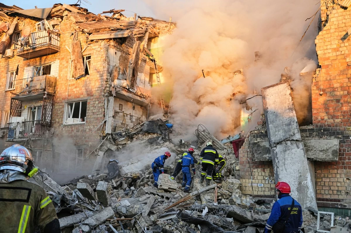 Firefighters work on the site of a burning building after a Russian attack in Kyiv, Ukraine, early Thursday, Aug. 28, 2025. (AP Photo/Efrem Lukatsky)
