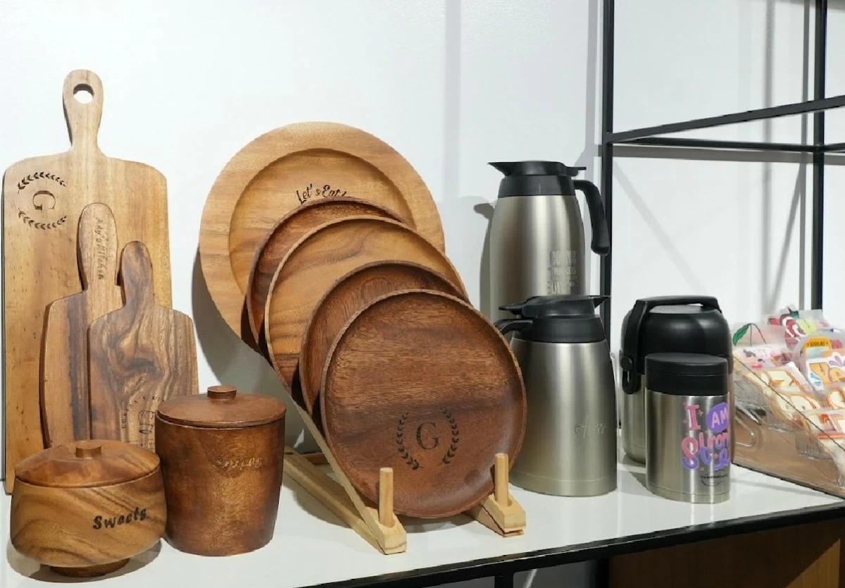 Note the stamping and/or engraving done on the plates, kitchenware, and table accessories.