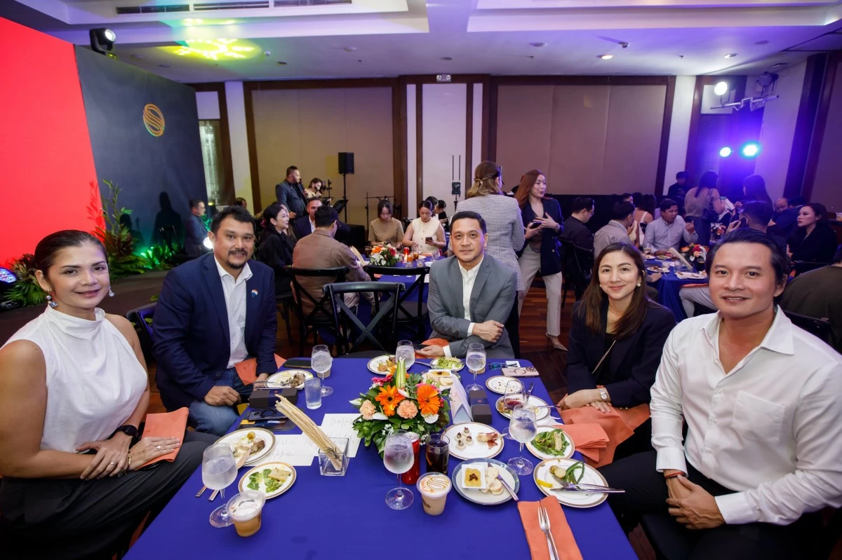 Carlo and Ants Ocampo of Remax Capital, and Dan and Elaiza Dela Peña of Habitar Real Estate