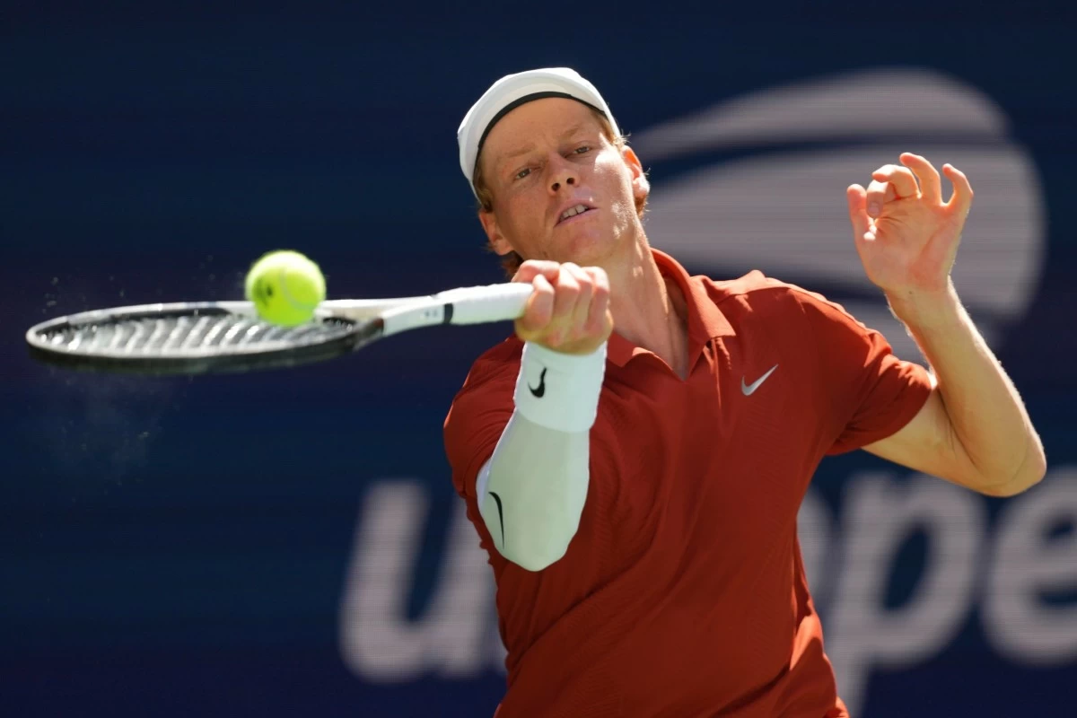 Jannik Sinner, of Italy, returns a shot against Denis Shapovalov, of Canada, during the third round of the U.S. Open tennis championships, Saturday, Aug. 30, 2025, in New York. (AP Photo/Kirsty Wigglesworth)
