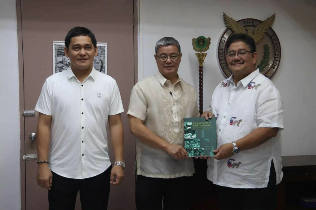 From left to right: Eastern Samar Rep. Christopher Sheen Gonzales, UP Manila Chancellor Dr. Michael Tee, and House Minority Leader Marcelino "Nonoy" Libanan have forged a partnership to open a special class for 25 Homonhon Island scholars, who will train as midwives, nurses, and doctors in service of their community. (Rep. Labanan's office)