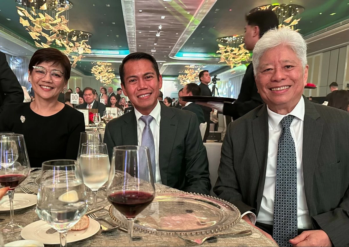 Meean Dy, president and CEO Ayala Land, Delfin Angelo ‘Buds’ Wenceslao, CEO of DMWAI, and Charlie Rufino, president of NEO