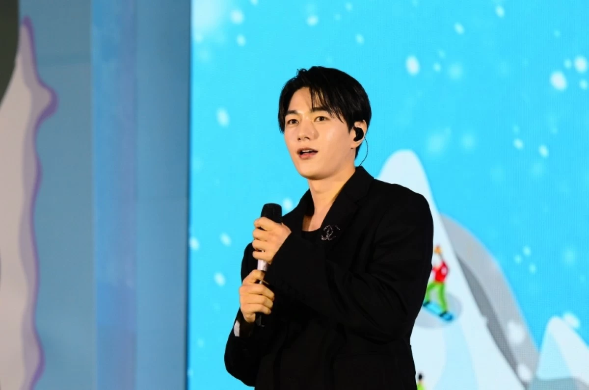 Korean star Kim Myung-soo (Jonathan Hicap)