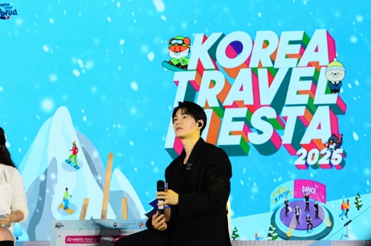 Korean star Kim Myung-soo (Jonathan Hicap)