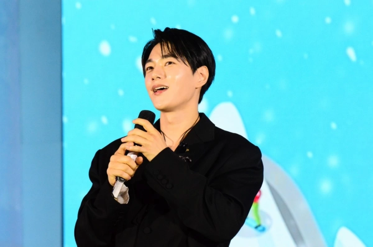 Korean star Kim Myung-soo (Jonathan Hicap)