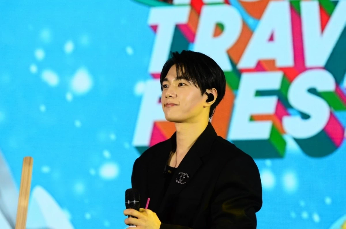 Korean star Kim Myung-soo (Jonathan Hicap)