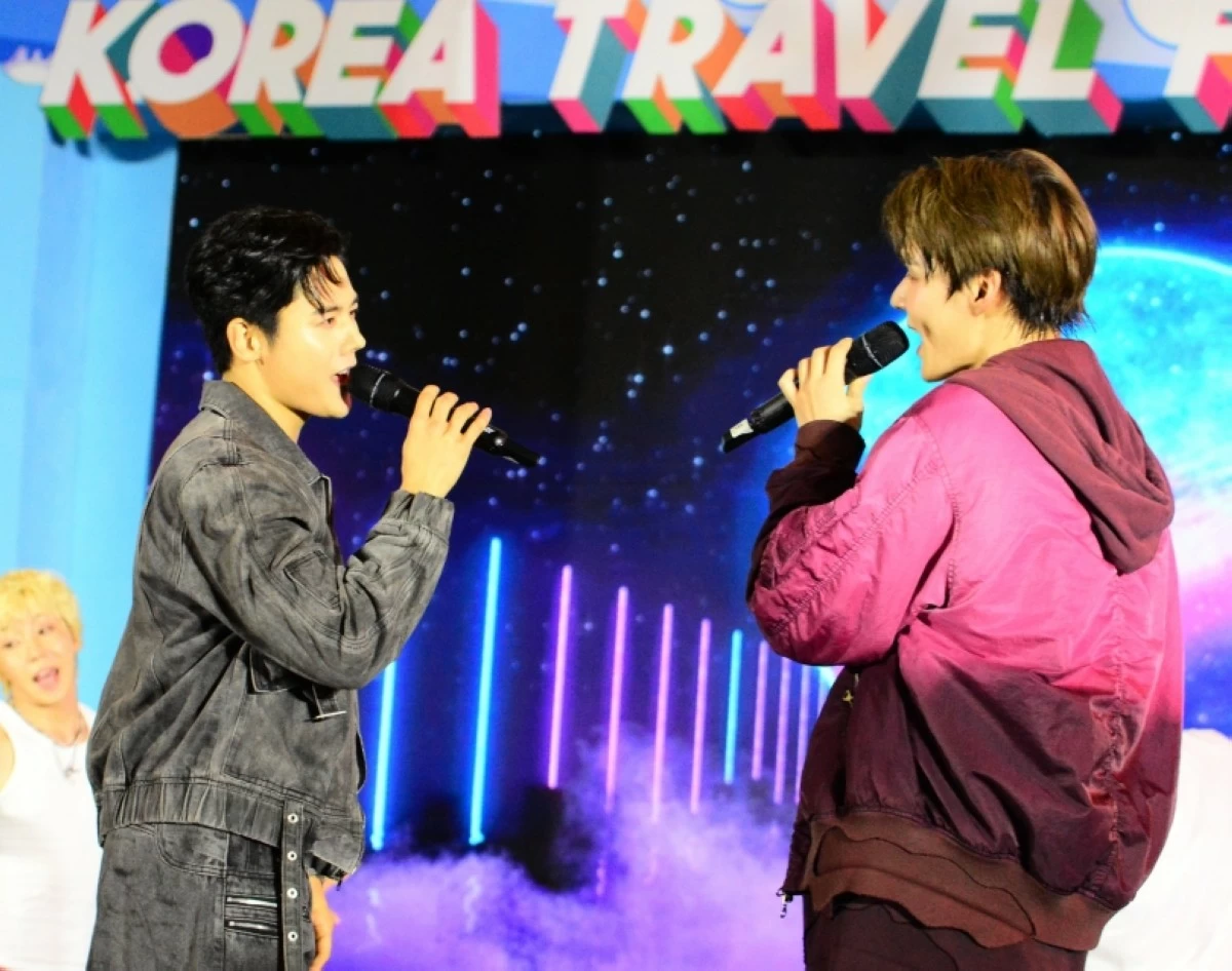 Kim Dongjun and Lim Sejun (Jonathan Hicap)